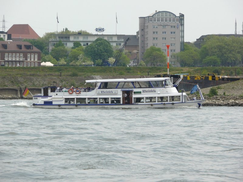  RHEINFELS  Rheinaufwrts fahrend bei Duisburg am 26.4.2009