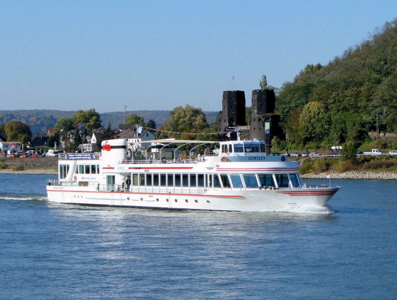 Rheinschiff  Loreley  der KD in Hhe der Brcke von Remagen (Pfeiler im Hintergrund zu sehen)- 14.10.2007