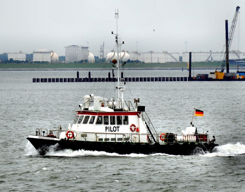  Ruestringen  am 18.07.09 in Wilhelmshaven gesehen. Lg.23m-Br.5m 