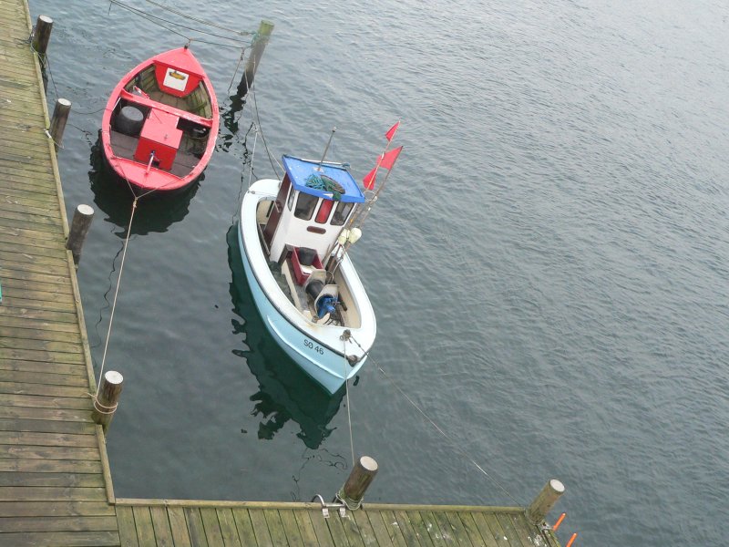 S 46 und ein anderes kleines Boot lagen in Snderburg im Hafen. 29.12.2006