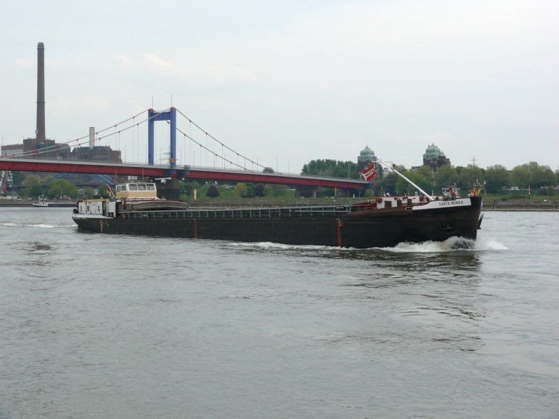  SANTA MONIKA  Rheinaufwrts fahrend bei Duisburg am 26.4.2009