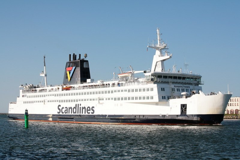 Scandlines Fhre Kronprins Frederik bei der Einfahrt in den Warnemnder Seehafen. 22.05.2008