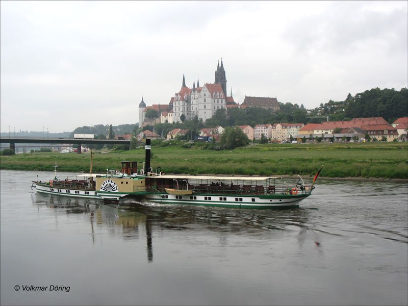 Schaufelraddampfer KRIPPEN ex  TETSCHEN  Baujahr 1892, Lnge 54,6 m die Elbe aufwrts vor Burg und Dom Meien - 04.06.2007
