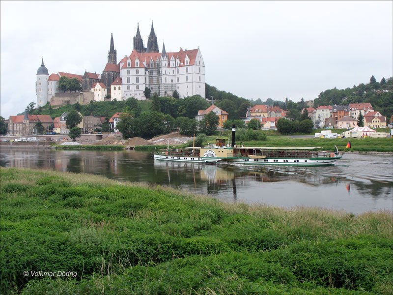 Schaufelraddampfer KRIPPEN ex  TETSCHEN  Baujahr 1892, Lnge 54,6 m die Elbe aufwrts vor dem Meiner Dom - 04.06.2007
