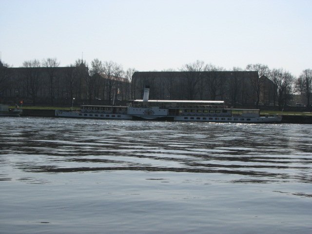 Schaufelraddampfer PD Leipzig am Liegeplatz Terrassenufer zwischen Albert- und Carolabrcke.1.04.07