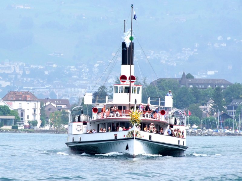 SCHILLER nhert sich der Anlegestelle Treib am Vierwaldstttersee; 080831