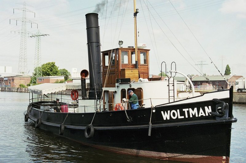 Schleppdampfer Woltman Baujahr 1904 Nach erfolgreicher Restaurierung ist Woltman seit 2004 wieder betriebsbereit und oft im Hamburger Hafen zu sehen. 