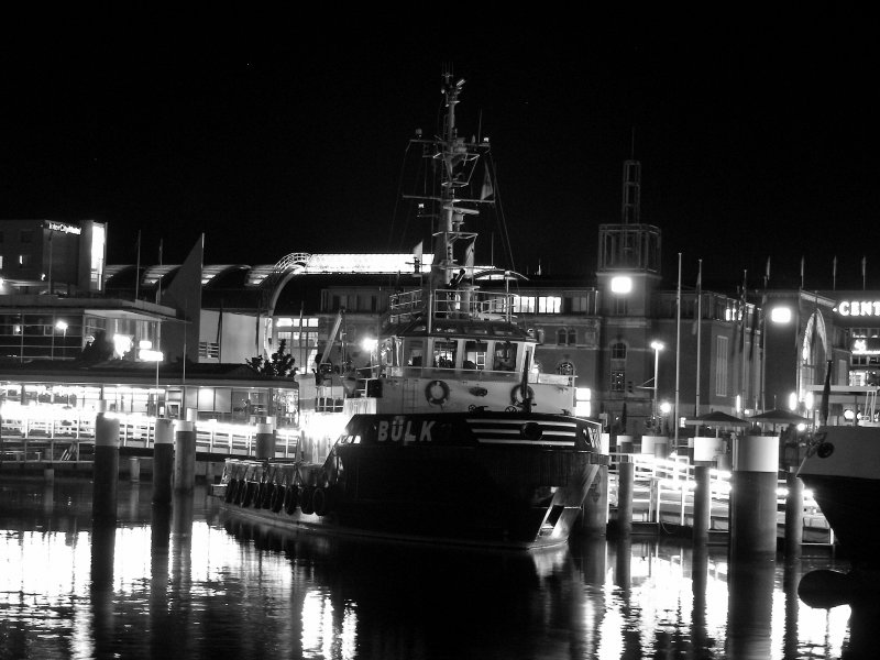 Schlepper  Blk  am Abend im Kieler Hafen am 30.08.08