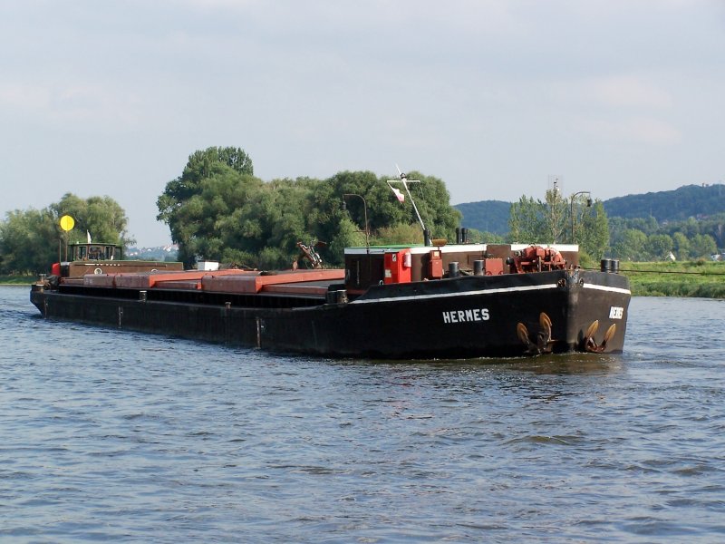 Schleppkahn  Hermes  aus Tschechien am 17.08.2005, Ort: Coswig (Sachsen), Elbe Km 72, zu Tal im Schlepp von MS  Poseidon .Reederei: CSPL / Lnge: 77,45 m / Breite: 9,09 m / Tragfhigkeit: 509 Tonnen /  Eichnummer: L Dc 743