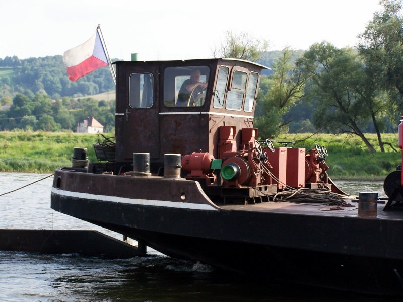 Schleppkahn  Hermes  aus Tschechien am 17.08.2005, Ort: Coswig (Sachsen), Elbe Km 72, zu Tal im Schlepp von MS  Poseidon .Reederei: CSPL / Lnge: 77,45 m / Breite: 9,09 m / Tragfhigkeit: 509 Tonnen /  Eichnummer: L Dc 743