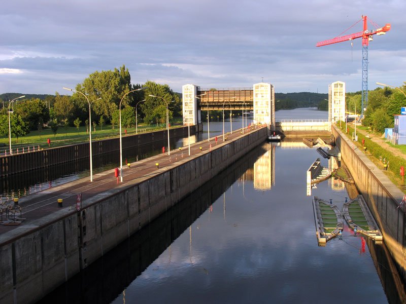 Schleuse (Doppelkammerschleuse) Geesthacht, Blick die Elbe aufwrts; 20.07.2008