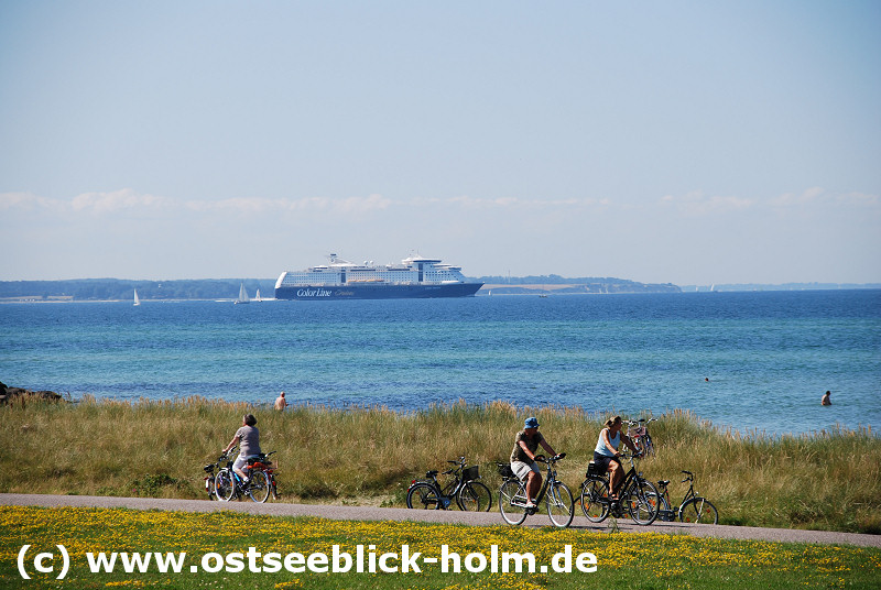 Schnberger Strand - Color Line -
http://www.ostseeblick-holm.de