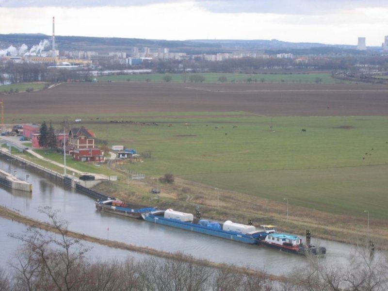 Schuboot Rio-2 am 14.12.2007 vor schleuse Stět-Racice mit zwo schubleichter,erste Vida 10 und TC 2.fahrt zu berg nach Melnik aus Hamburk.