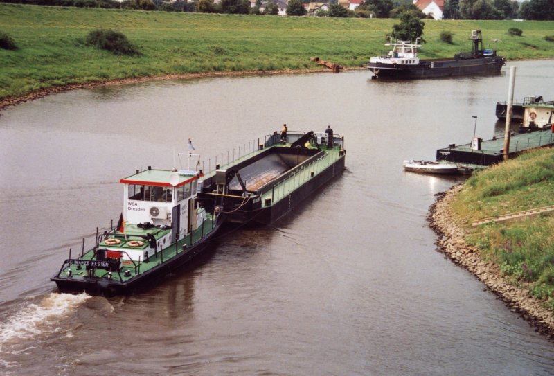 Schubschlepper Schwarze Elster vom WSA Dresden 2007 bei der Einfahrt zum Hafen Torgau.