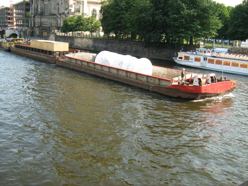 Schubverband auf der Spree in berlin, Juni 2007