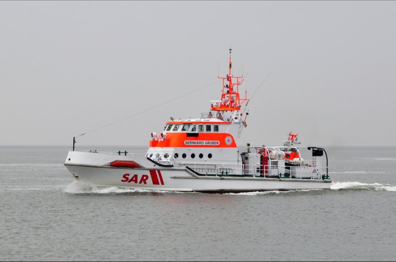 Seenotkreuzer  Bernhard Gruben  am 20.09.09 vor Norderney. Lg.23,10m - Br.6m - Tg.1,60m - 24 Kn - 2x1350 Ps - 1997 auf der Schweers - Werft in Berne gebaut.