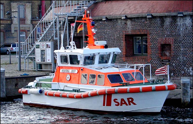 Seenotrettungsboot  Hertha Jeep  (9,5 Meter Klasse) der DGzRS festgemacht am Stationierungsort Stralsund. (am 11.10.06)