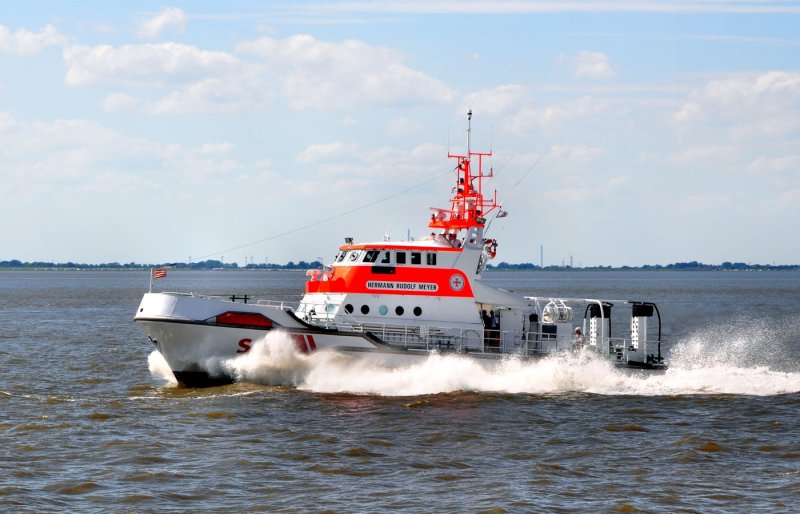 Seenotrettungskreuzer  Hermann Rudolf Meyer  am 23.08.09 vor Bremerhaven gesehen.Lg. 23m - Br. 6m - 24 Kn Bauj.1996