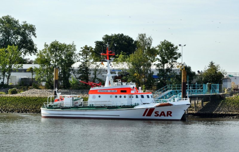 Seenotrettungskreuzer  Herrman Helms  am 23.08.09 auf der Weser. Lg. 27,50m - Br.6,53m - Tg. 2,10m - 3194 Ps - 3 Propeller - 24 Kn. Heimathafen Cuxhaven