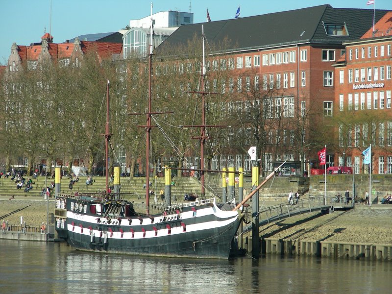 Sieht ja fast aus wie ein Piratenschiff.
Bremen 12.03.07