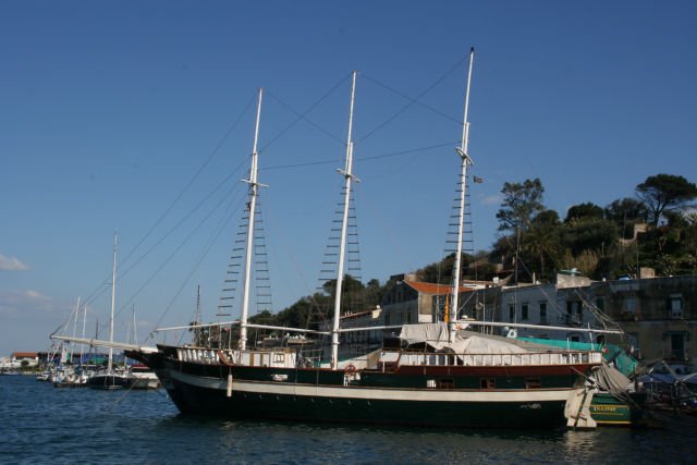 S/S  Elpirata  in Ischia Porto; 09.02.2008