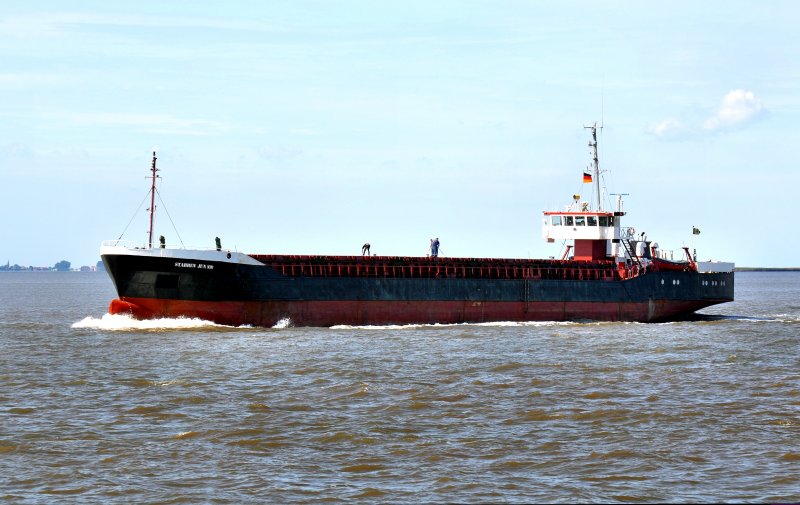  Stabben Junior  am 23.08.09 auf der Weser. Lg. 88m - Br. 11m - Tg. 4,8m 
 10 Kn - Bauj. 1983. IMO 8300262