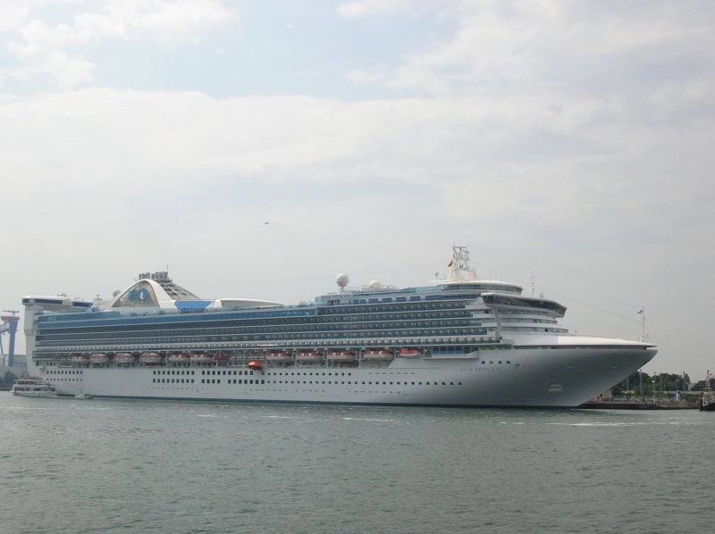 STAR PRINCESS (PRINCESS CRUISES) im Sommer 2005 in Warnemnde