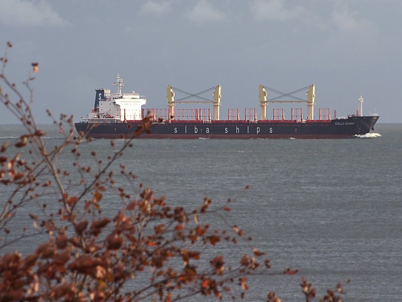 Stella-Gemma (IMO-9502726;L=180;B=28mtr) fhrt im Bereich der Grimmershrn-Bucht bei Cuxhaven Elbaufwrts;090829