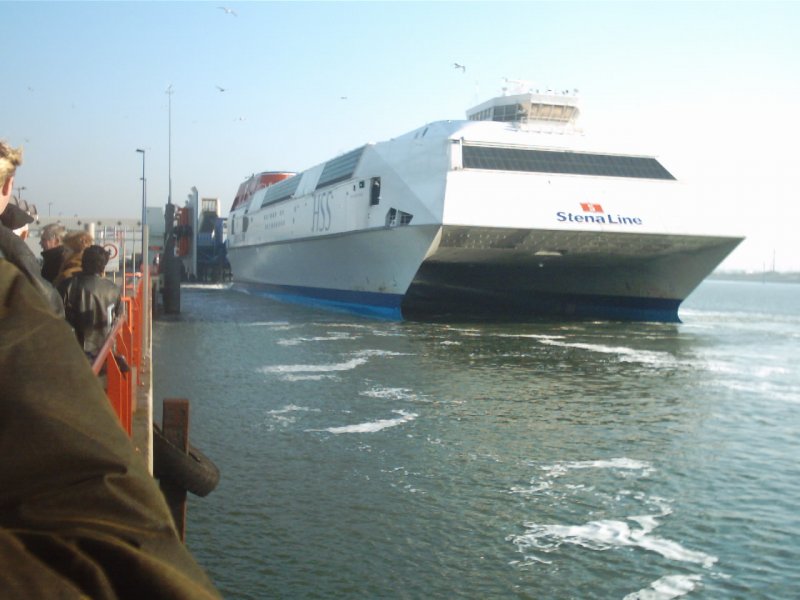 stena discovery ,2002, ist 126m lang 40 breit und 40kn.sie ist fr375 autos und 1500 passagiere ausgelegt.sie ist 2007 verkauft worden, wegen unwirtschaftlichkeit.