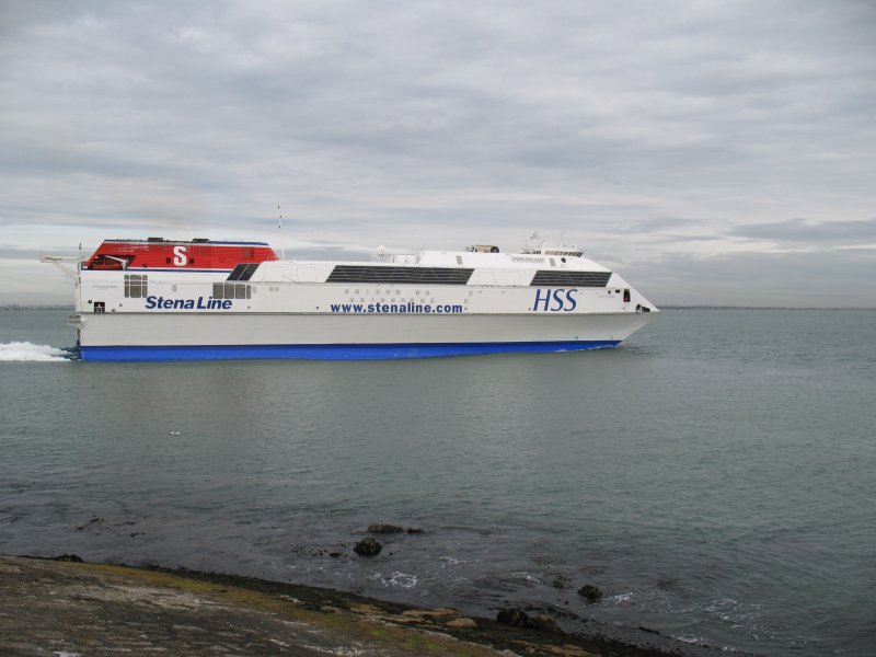 Stenaline Fhrschiff bei der Ausfahrt von Dun Laoghaire nach Holyhead(Wales).
(September 2007)