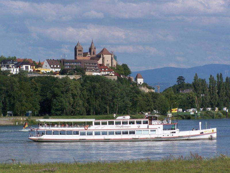 Tagesausflugschiff  Schloss Munzingen  (ex  Rheinfelden  aus Basel) am 22.07.2007 an der Einfahrt zum Rheinseitenkanal / Euronummer: 4307030 / Heimatort: Breisach /Baujahr 1925 / Werft: Buss AG in Pratteln (Schweiz)/ Lnge ber alles: 41,60 m / Breite ber alles: 6,50 m / Tiefgang: 1,10 m / Verdrngung: 205,0 m /
250 Fahrgste / 2 x Detroit-Diesel (GM), Total 540 PS (397 kW) / Infos zum Eigner unter: www.bfs-info.de