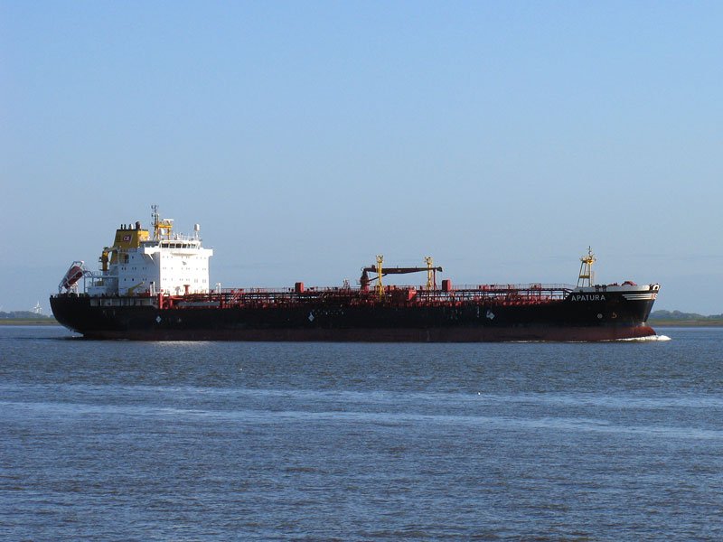 Tankschiff APATURA;  Baujahr 2004; IMO 5258624, 16.901 BRT, Lnge 168m, Breite 26m; Flagge: Gibraltar, Crew: Kroatien  auf der Elbe vor Brunsbttel; 06.10.2008
