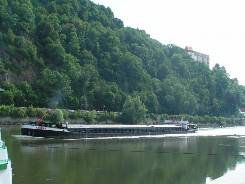  TAUBER  wird in Krze an der Anlegestelle Passau einen Halt einlegen. 070623