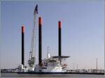 Die brandneue THOR (IMO 9577147) liegt nach ihrer berfhrungsfahrt von der Bauwerft in Danzig am 25.04.2010 im Kaiserhafen III in Bremerhaven. Diese Hubinsel ist fr den Einsatz beim Bau der Offshore-Windparks vorgesehen. Die Plattform ist 40 m breit und 70 m lang, bietet eine freie Decksflche von 1.850 m und verfgt ber einen Schwerlastkran fr 500 t. Die 82 m langen Beine mit einem Durchmesser von 3,70 m verleihen THOR auch noch in 50 m Wassertiefe auf Fen mit einem Durchmesser von 8,50 m sicheren Stand.
