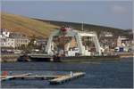 Der 700 t-Schwimmkran GM 700 mit Heimathafen Kirkwall (Vereinigtes Knigreich) liegt am 02.05.2017 in Stromness. Als frheren Namen konnte man unter der schwarzen Farbe an den Rmpfen noch BREIFLASS und als Heimathafen Wiesmoor erkennen.