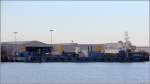 Die VETAG 8 ist eine Kabelleger-Barge für den küstennahen Bereich. Sie wurde 2013 auf den Philipinnen gebaut, ist 65 m lang, 30 m breit und hat einen max. Tiefgang von 1,4 m. Die GT/BRZ beträgt 2.062, die Tragfähigkeit/DWT max. 2.001 t. Heimathafen ist Brake. Hier liegt sie am 26.12.2014 im Fischereihafen 2 in Bremerhaven.