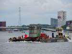 LASTDRAGER28(IMO9673616; DWT 2487t; Grosstonnage 1023t; Bj.2013) bei einem Trafotransport durch den Port of Amsterdam; 150619