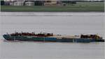 Der Ponton JAN wird am 11.06.2018 Höhe Bremerhaven weseraufwärts geschleppt. Er ist 100 m lang, 33 m breit und 7,60 m hoch. Der Tiefgang beträgt bis zu 6.098 m. Die GT/BRZ beträgt 6.745, die DWT 16.031 t. Heimathafen ist Gent (Belgien).