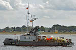 Arbeitsponton BUTT Butt (Europanummer 05104650) und Schlepper BÜFFEL am 20.9.2018 Lübeck-Travemünde einlaufend