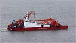 Die 1976 gebaute Kabelleger-Barge NAUTILUS MAXI (IMO 8638449) wird am 14.08.2018 Höhe Bremerhaven weserabwärts gezogen. Sie ist 47,33 m lang und 20,02 m breit. Heimathafen ist Sandnessjøn (Norwegen). Früherer Name: STAALMANN.