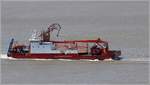 Die 1976 gebaute Kabelleger-Barge NAUTILUS MAXI (IMO 8638449) wird Höhe Bremerhaven weserabwärts geschleppt. Sie ist 47,33 m lang und 20,02 m breit. 22.04.2020