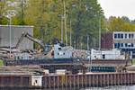 Arbeitsponton BUTT (Europanummer 05104650) am 20.10.2020 bei der Herreninsel in Lübeck.