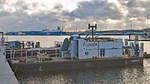 Arbeitsponton FLUNDER am 26.01.2021 im Hafen von Lübeck-Travemünde.