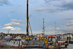 Der Arbeitsponton HIEV UP (ENI: 04806190) am 14.03.2021 im Hafen von Lübeck-Travemünde