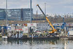 Schubboot LUBA und Ponton TR XII ROCHEN am 09.03.2023 beim Skandinavienkai in Lübeck-Travemünde