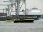 Zwei GSL von ContainerTaxi (jeweils L 76,40 , B 11,18) werden am 05.05.2014 vom SB Favorit im Hafen HH auf der Norderelbe Höhe Hansahafen zu Tal geschoben.