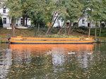 Die Schute  BT - S 6  liegt am 24. Oktober 2016 auf der Außenalster in  Hamburg.