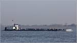 Ein Schubverband auf der Elbe Höhe Glückstadt zu Berg, bestehend aus dem Schubschiff ECOFORCE (ENI 05603850) und dem Tankschubleichter ECOELBE (ENI 05115110).
Die ECOFORCE wurde 1985 gebaut, ist 16,50 m lang und 8,15 m breit. Die Maschinenleistung beträgt 220 kW. Frühere Namen: SCH 2421, DETTMER SCHUB 125.
Der TSL ECOELBE wurde 1993 gebaut, ist 64,95 m lang, 8,20 m breit und hat eine Tonnage von 933 t. Früherer Namen: DETTMER TANK 108.
Beide gehören zur Flotte der Green Ports Hamburg GmbH.