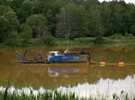 Prahm BOBLITZ - D der  Lausitzer und Mitteldeutsche Bergbau-Verwaltungsgesellschaft mbH (LMBV)dient der Kalkmilcheinbringung in die Spree um die Verockerung zu beseitigen.
Hier auf der Vorsperre der Talsperre Spremberg. 07.06.2020 10:04 Uhr.