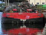 Ein Ponton (3160A) voller Schrott konnte man im Hafen von Anklam entdecken.